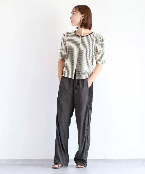 cepo(セポ)の「バックリボン ソデギャザーカーデ(カーディガン/ボレロ・レディース・ホワイト×ブラック/オフホワイト/ブラック・M)」の4枚目の写真