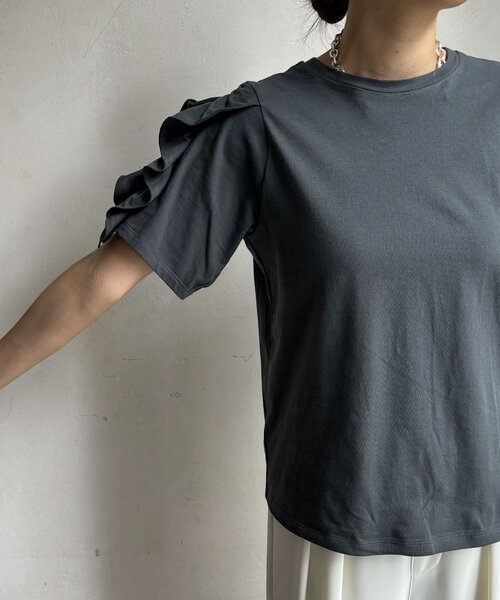 DouDou（ドゥドゥ）の「【WEB限定】袖フリルトップス（Tシャツ/カットソー・レディース・ブラック/オフホワイト/チャコールグレー・FREE）」の22枚目の写真
