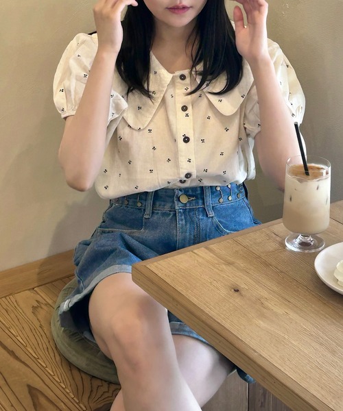 Cham.（チャム）の「さくらんぼ柄ビッグカラーブラウス（シャツ/ブラウス・レディース・ネイビー/ブラウン・F）」の13枚目の写真