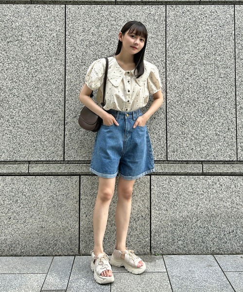 Cham.（チャム）の「さくらんぼ柄ビッグカラーブラウス（シャツ/ブラウス・レディース・ネイビー/ブラウン・F）」の3枚目の写真