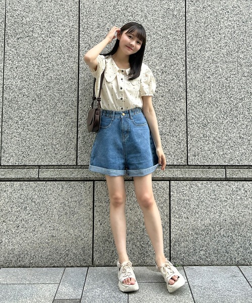 Cham.（チャム）の「さくらんぼ柄ビッグカラーブラウス（シャツ/ブラウス・レディース・ネイビー/ブラウン・F）」の4枚目の写真