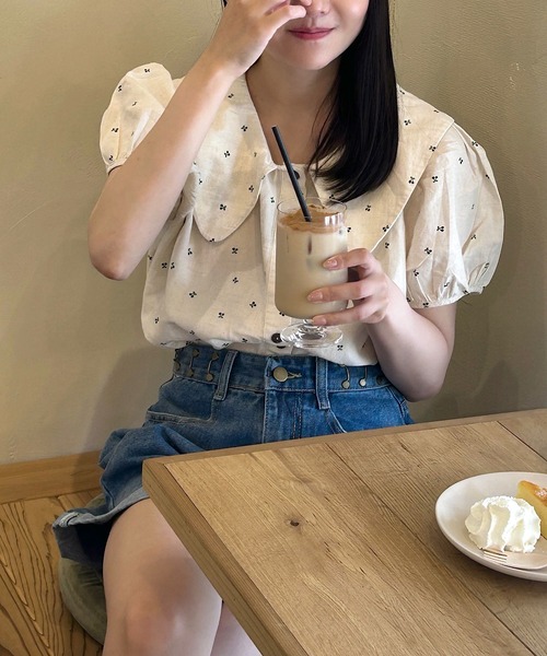 Cham.（チャム）の「さくらんぼ柄ビッグカラーブラウス（シャツ/ブラウス・レディース・ネイビー/ブラウン・F）」の5枚目の写真