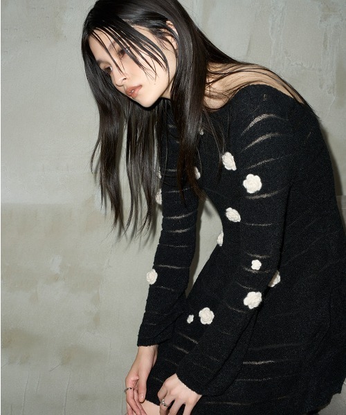 LILY BROWN（リリーブラウン）の「クロシェフラワーミニワンピース