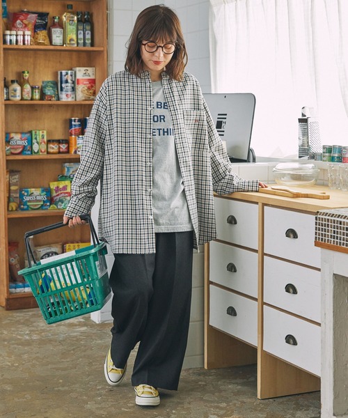 MONO-MART LADY'S（モノマートレディース）の「アソートナンバリング刺繍 バンドカラー ビッグシャツ（シャツ/ブラウス・レディース・ブラック系/ベージュ系/ホワイト/グレー系/ネイビー系・FREE）」の19枚目の写真