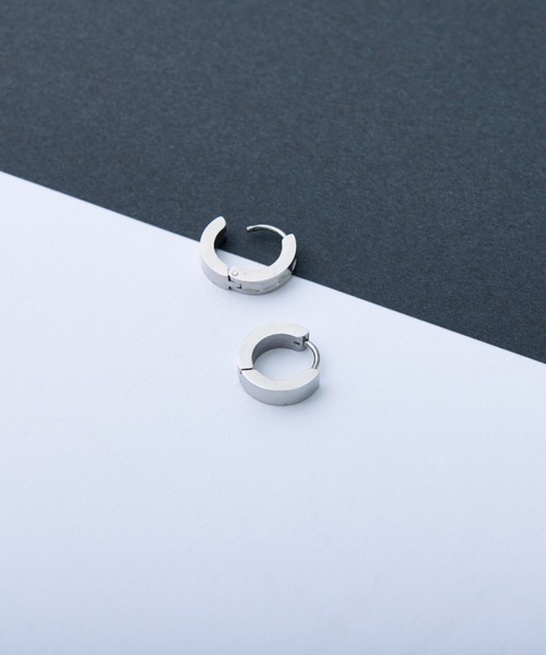 Ellno Loset(エルノロゼット)の「ラインスマートピアス/2P(両耳用)(ピアス(両耳用)・メンズ・シルバー/ブラック・FREE)」の6枚目の写真