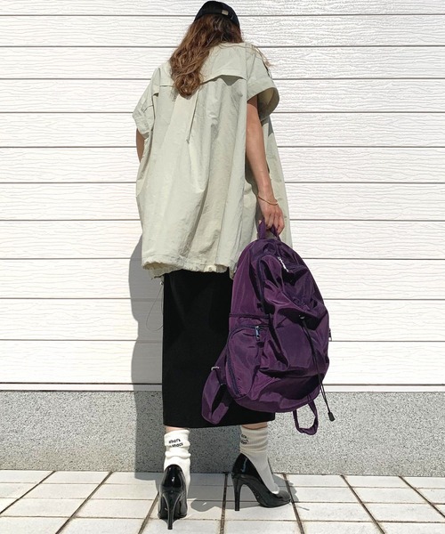 Q（キュー）の「ナイロンオーバーサイズジレ（ベスト・レディース・アイボリー/ブラック・MEDIUM）」の22枚目の写真