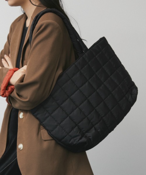 Solace（ソレイス）の「クッションキルティングビッグトート（トートバッグ・レディース・ブラック/グリーン・FREE）」の2枚目の写真