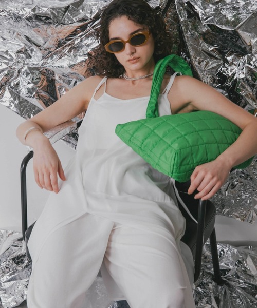 Solace（ソレイス）の「クッションキルティングビッグトート（トートバッグ・レディース・ブラック/グリーン・FREE）」の3枚目の写真