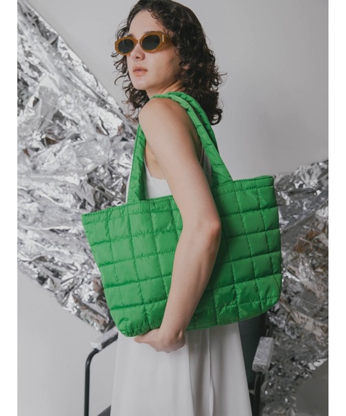 Solace（ソレイス）の「クッションキルティングビッグトート（トートバッグ・レディース・ブラック/グリーン・FREE）」の4枚目の写真