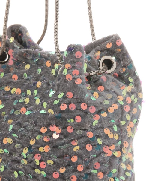 LAKOLE（ラコレ）の「スパンコール巾着ショルダーバッグ / 129909（ショルダーバッグ・レディース・グレー/ホワイト/ベージュ・FREE）」の9枚目の写真