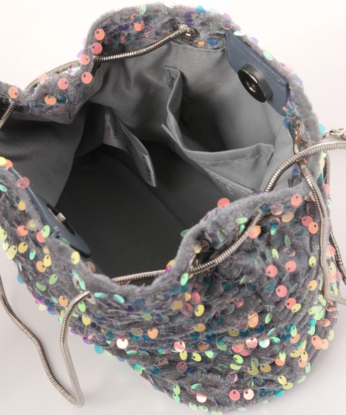 LAKOLE（ラコレ）の「スパンコール巾着ショルダーバッグ / 129909（ショルダーバッグ・レディース・グレー/ホワイト/ベージュ・FREE）」の8枚目の写真