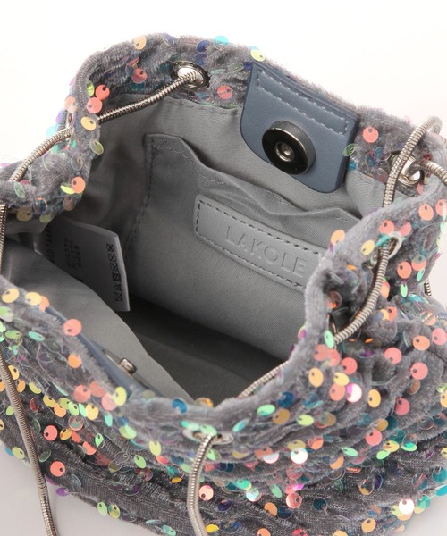 LAKOLE（ラコレ）の「スパンコール巾着ショルダーバッグ / 129909（ショルダーバッグ・レディース・グレー/ホワイト/ベージュ・FREE）」の7枚目の写真