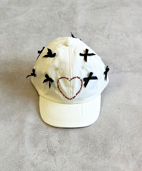 GRIN BUDDY（グリンバディ）の「【GRIN BUDDY】別注 Heart Ribbon Cap(キナリ/ピンク)（キャップ・キッズ・キナリ/ピンク・52/54）」の2枚目の写真
