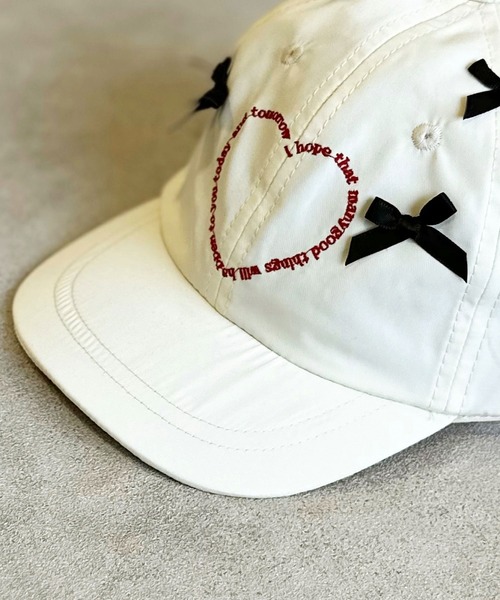 GRIN BUDDY（グリンバディ）の「【GRIN BUDDY】別注 Heart Ribbon Cap(キナリ/ピンク)（キャップ・キッズ・キナリ/ピンク・52/54）」の6枚目の写真