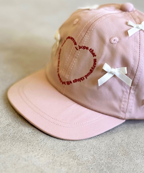 GRIN BUDDY（グリンバディ）の「【GRIN BUDDY】別注 Heart Ribbon Cap(キナリ/ピンク)（キャップ・キッズ・キナリ/ピンク・52/54）」の4枚目の写真