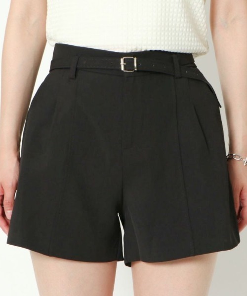 GORGE(ゴージ)の「《美脚×脚長シルエット》レディース 共ベルト付き タックショートパンツ ハイウエスト 春夏秋(その他パンツ・レディース・ブラック/ベージュ/モカ・F)」の4枚目の写真