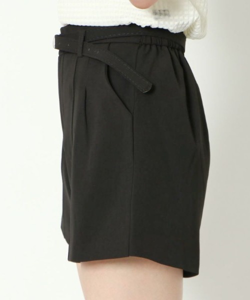 GORGE(ゴージ)の「《美脚×脚長シルエット》レディース 共ベルト付き タックショートパンツ ハイウエスト 春夏秋(その他パンツ・レディース・ブラック/ベージュ/モカ・F)」の5枚目の写真