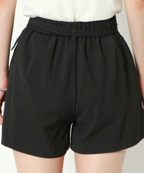 GORGE(ゴージ)の「《美脚×脚長シルエット》レディース 共ベルト付き タックショートパンツ ハイウエスト 春夏秋(その他パンツ・レディース・ブラック/ベージュ/モカ・F)」の6枚目の写真