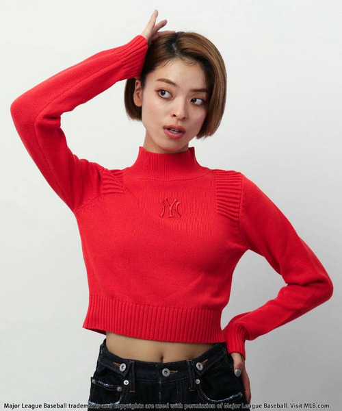 BACK TO THE FIELD（バック トゥー ザ フィールド）の「【MLB】エンボスハイネックニットトップス（ニット/セーター・レディース・レッド/ホワイト/ブラック・FREE）」の3枚目の写真