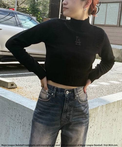 BACK TO THE FIELD（バック トゥー ザ フィールド）の「【MLB】エンボスハイネックニットトップス（ニット/セーター・レディース・レッド/ホワイト/ブラック・FREE）」の5枚目の写真