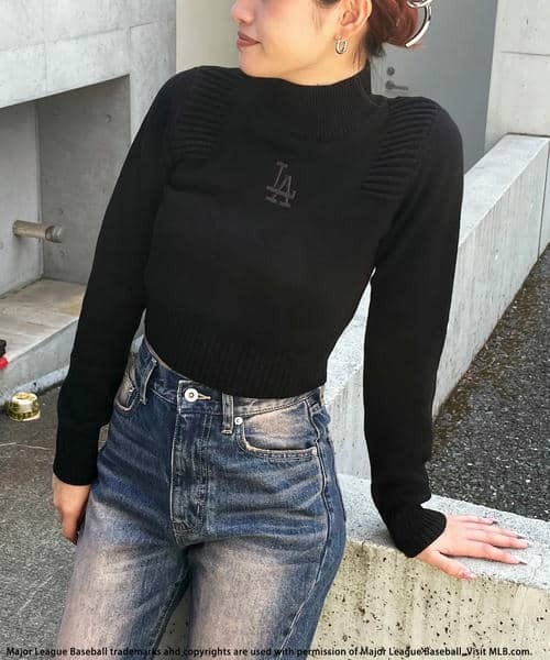 BACK TO THE FIELD（バック トゥー ザ フィールド）の「【MLB】エンボスハイネックニットトップス（ニット/セーター・レディース・レッド/ホワイト/ブラック・FREE）」の7枚目の写真