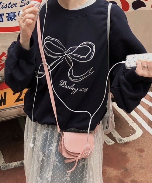 Mayree（メイリー）の「【Mayree】 刺繍 リボン デザイン トレーナー スウェット（スウェット・レディース・ネイビー/グレー・X-LARGE/LARGE/MEDIUM）」の2枚目の写真