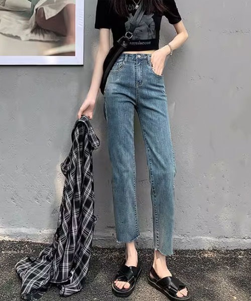 urge:(アージコロン )の「【URGE:】ハイウエスト 切りっぱなし デニムパンツ(デニムパンツ・レディース・ブルー/ブラック・SMALL/MEDIUM/LARGE/X-LARGE)」の2枚目の写真