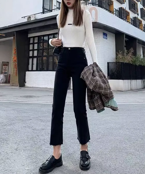 urge:(アージコロン )の「【URGE:】ハイウエスト 切りっぱなし デニムパンツ(デニムパンツ・レディース・ブルー/ブラック・SMALL/MEDIUM/LARGE/X-LARGE)」の8枚目の写真