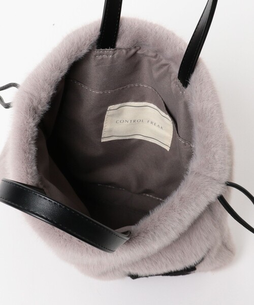 Ray BEAMS（レイビームス）の「【別注】CONTROL FREAK / ★ファー バッグ（トートバッグ・レディース・グレー/ブラック/サックスブルー・ONE SIZE）」の6枚目の写真