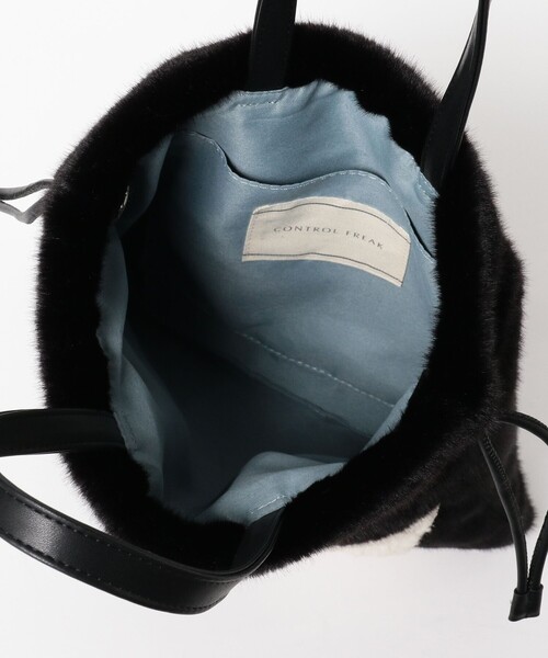 Ray BEAMS（レイビームス）の「【別注】CONTROL FREAK / ★ファー バッグ（トートバッグ・レディース・グレー/ブラック/サックスブルー・ONE SIZE）」の9枚目の写真