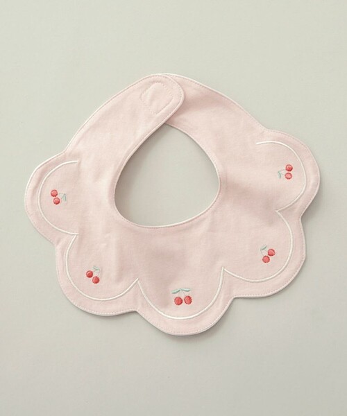 BRANSHES(ブランシェス)の「さくらんぼ刺繍スタイ(スタイ/よだれかけ・キッズ・アイボリー/ピンク・FREE)」の1枚目の写真
