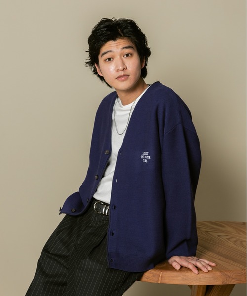 RAGEBLUE(レイジブルー)の「ワンポイント刺繍/レターニットカーディガン(カーディガン/ボレロ・メンズ・イエロー/ネイビー/グリーン/ホワイト・LARGE/MEDIUM)」の1枚目の写真