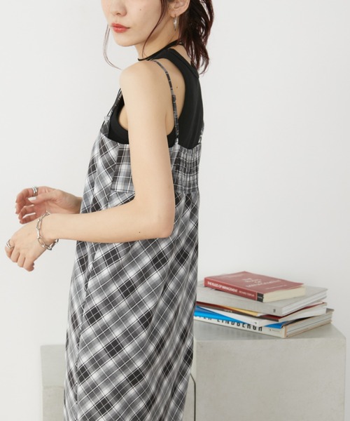 Auntie Rosa Holiday(アンティローザホリデー)の「バイアスチェックキャミワンピース(ワンピース・レディース・ブラウン/ブラック・FREE)」の17枚目の写真