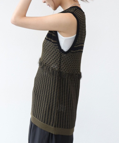 TITE IN THE STORE（ティテ　インザ　ストア）の「【CHIGNON/シニヨン】柄ジャガード編ノースリニットプルオーバー（ニット/セーター・レディース・カーキ・38）」の3枚目の写真