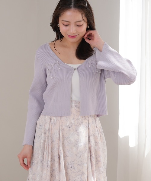 ASTORIA ODIER(アストリアオディール)の「パール装飾リボン刺繍カーディガン(カーディガン/ボレロ・レディース・ホワイト/グリーン/ラベンダー・MEDIUM)」の3枚目の写真