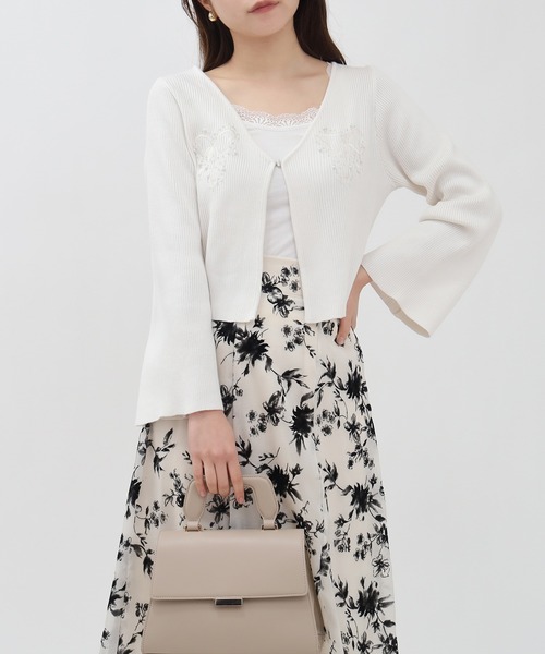 ASTORIA ODIER(アストリアオディール)の「パール装飾リボン刺繍カーディガン(カーディガン/ボレロ・レディース・ホワイト/グリーン/ラベンダー・MEDIUM)」の2枚目の写真