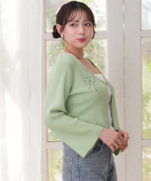 ASTORIA ODIER(アストリアオディール)の「パール装飾リボン刺繍カーディガン(カーディガン/ボレロ・レディース・ホワイト/グリーン/ラベンダー・MEDIUM)」の5枚目の写真