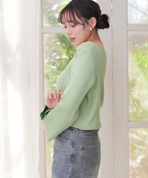 ASTORIA ODIER(アストリアオディール)の「パール装飾リボン刺繍カーディガン(カーディガン/ボレロ・レディース・ホワイト/グリーン/ラベンダー・MEDIUM)」の6枚目の写真