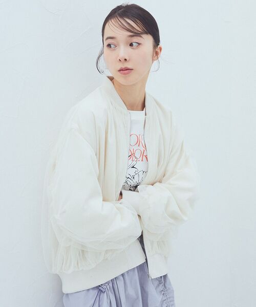 earth music&ecology(アースミュージックアンドエコロジー)の「チュールレイヤードMA-1(ブルゾン・レディース・アイボリー/ピンクベージュ/グレー/ブラック・FREE)」の16枚目の写真