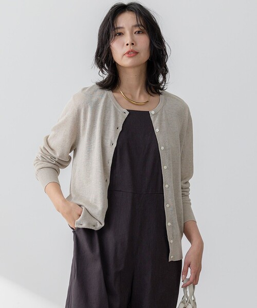 23区（ニジュウサンク）の「【Oggi6月号掲載】ピュアリネンハイゲージ カーディガン（カーディガン/ボレロ・レディース・ベージュ系/ローズ系/ブラック系・38/40）」の2枚目の写真