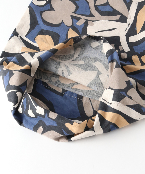 journal standard Furniture （ジャーナルスタンダードファニチャー）の「FLOWER PILLOW CASE 43x63　ピローケース（インテリア雑貨・レディース・ブルー系その他・FREE）」の4枚目の写真