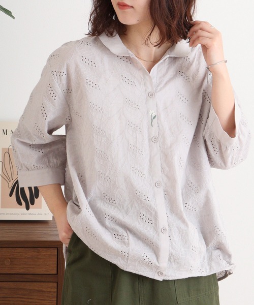 Emago(イマゴ)の「EMAGO 透かし刺繍シャツ(シャツ/ブラウス・レディース・ラベンダー/グレー/グリーン・FREE)」の2枚目の写真