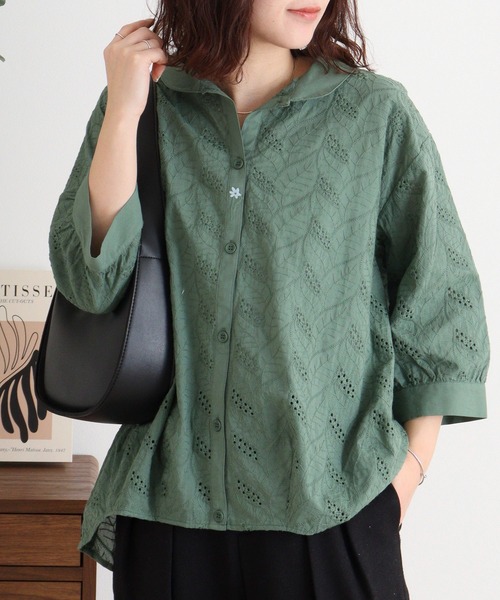 Emago(イマゴ)の「EMAGO 透かし刺繍シャツ(シャツ/ブラウス・レディース・ラベンダー/グレー/グリーン・FREE)」の3枚目の写真