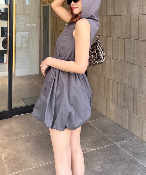 SPIRALGIRL(スパイラルガール)の「フード付きポケットバルーンワンピース(ワンピース・レディース・カーキ/ブラック/ベージュ・FREE)」の10枚目の写真