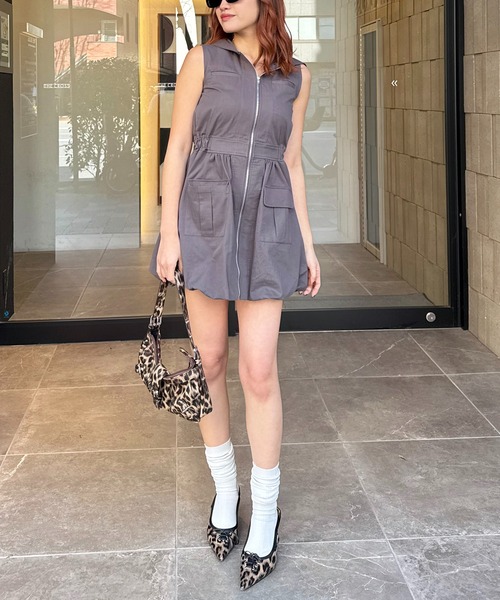 SPIRALGIRL(スパイラルガール)の「フード付きポケットバルーンワンピース(ワンピース・レディース・カーキ/ブラック/ベージュ・FREE)」の11枚目の写真