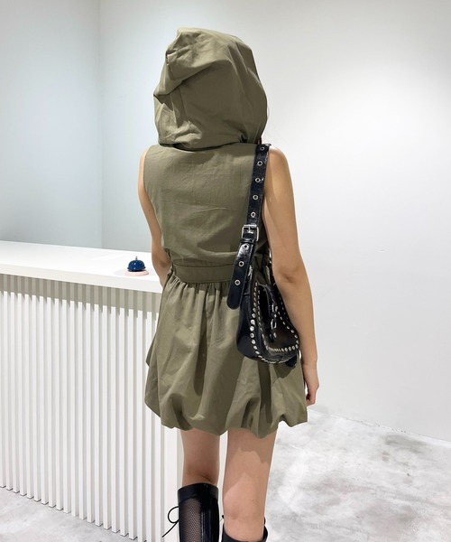 SPIRALGIRL(スパイラルガール)の「フード付きポケットバルーンワンピース(ワンピース・レディース・カーキ/ブラック/ベージュ・FREE)」の22枚目の写真