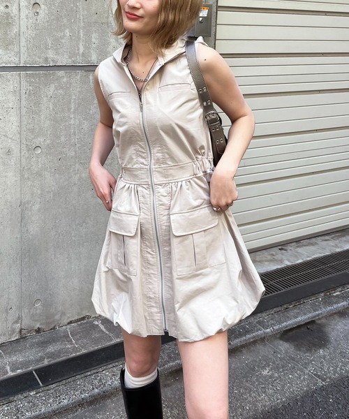 SPIRALGIRL(スパイラルガール)の「フード付きポケットバルーンワンピース(ワンピース・レディース・カーキ/ブラック/ベージュ・FREE)」の15枚目の写真