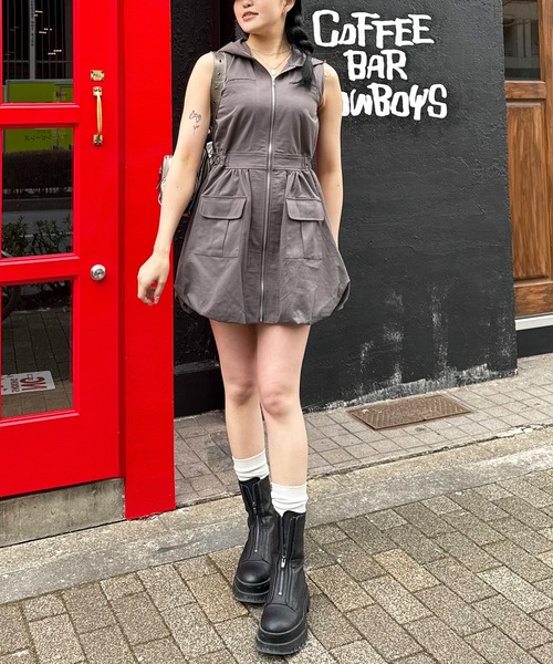 SPIRALGIRL(スパイラルガール)の「フード付きポケットバルーンワンピース(ワンピース・レディース・カーキ/ブラック/ベージュ・FREE)」の13枚目の写真