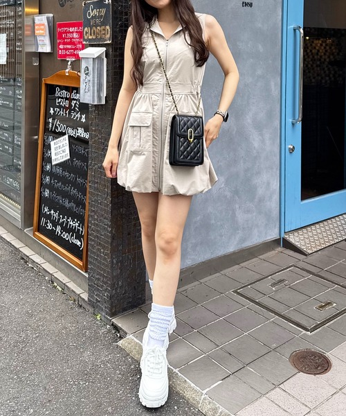 SPIRALGIRL(スパイラルガール)の「フード付きポケットバルーンワンピース(ワンピース・レディース・カーキ/ブラック/ベージュ・FREE)」の7枚目の写真