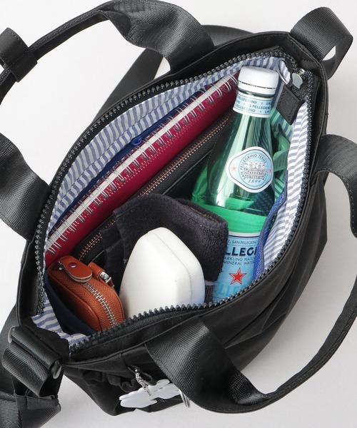 moz(モズ)の「軽量 撥水 ポリエステル 2WAY ショルダー ハンドトートバッグ B5サイズ対応(トートバッグ・レディース・ブラック/ブルー/オフホワイト・FREE)」の4枚目の写真